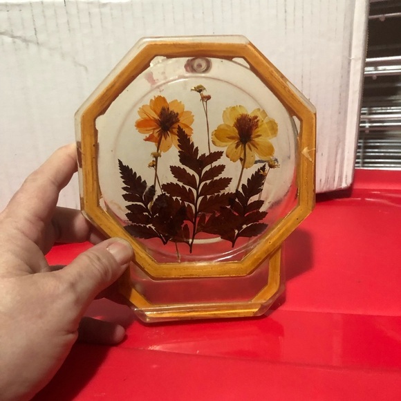 Vintage octagon lucite Resin Art with Floral Design - Picture 5 of 7